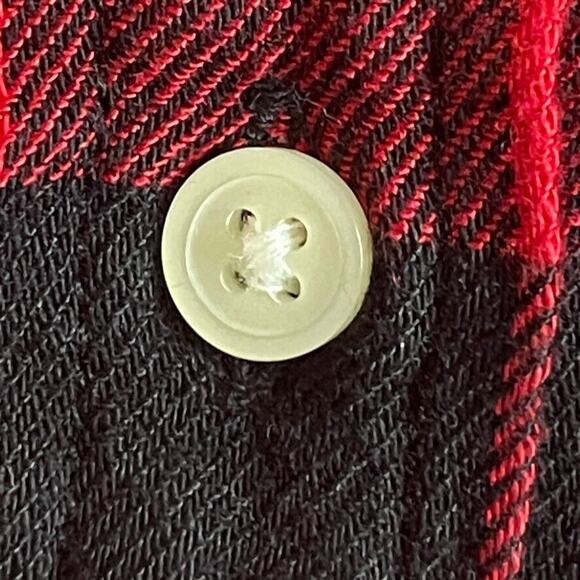 GAP Fitted Boyfriend Shirt XXL – Red Black Buffalo Plaid Flannel Button-Up - Picture 4 of 8